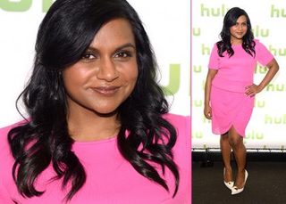 Illustration for article titled Mindy Kaling Really Likes Putting One Hand On Her Hip